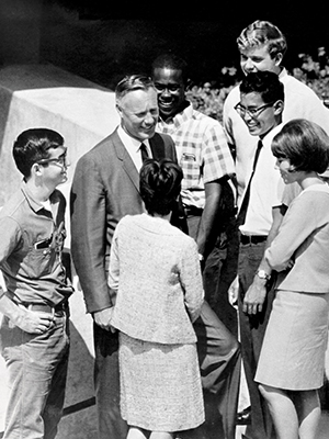 Chancellor Aldrich chats with students in Gateway Plaza, September 1966.